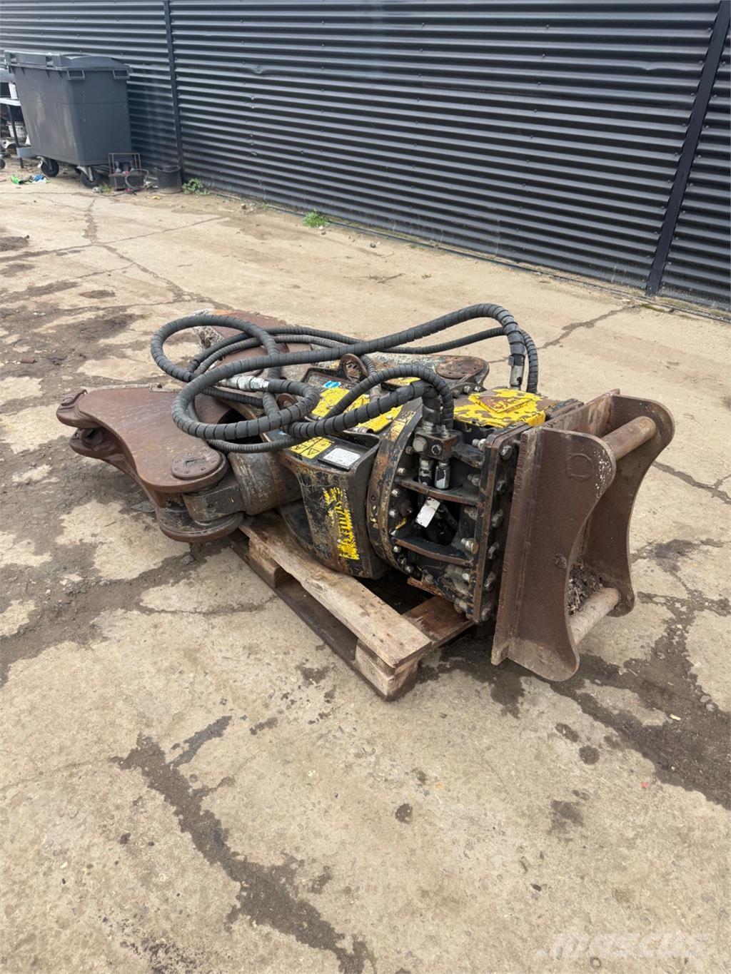  Smacher Asfaltskjærer