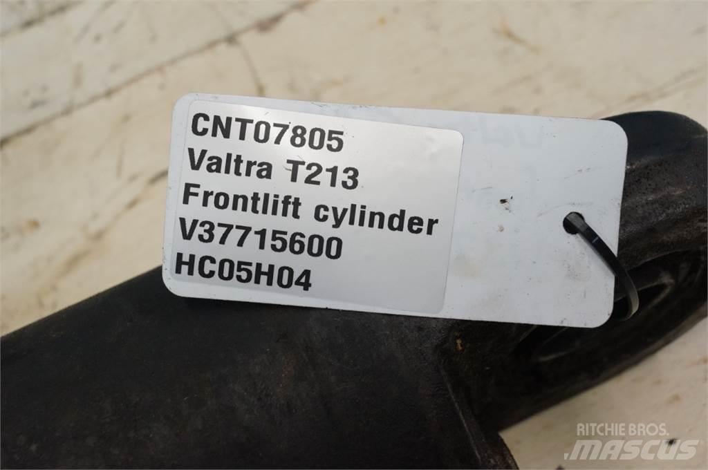 Valtra T213 Frontlaster ektrautstyr