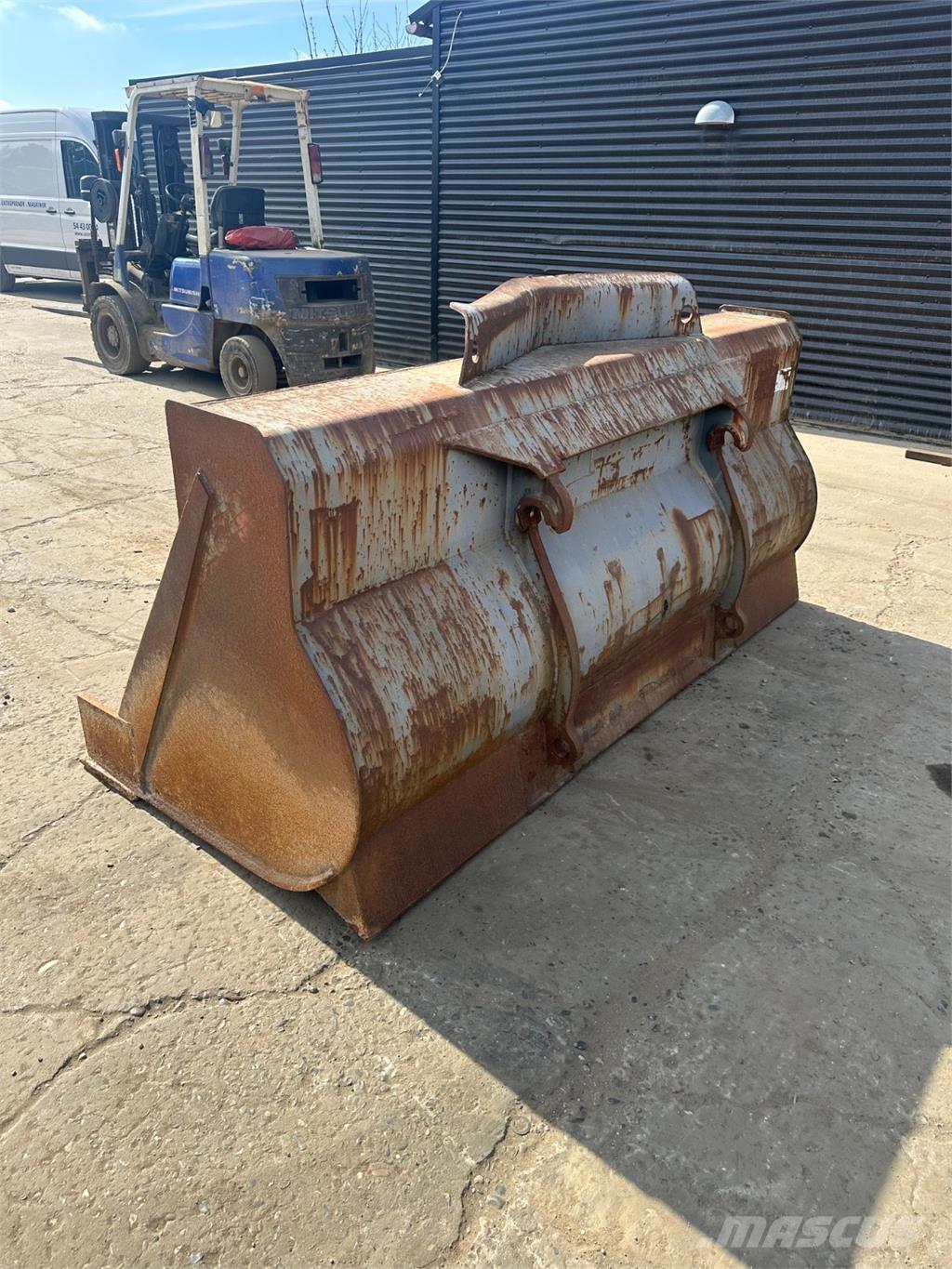 Volvo 2500mm Kniver