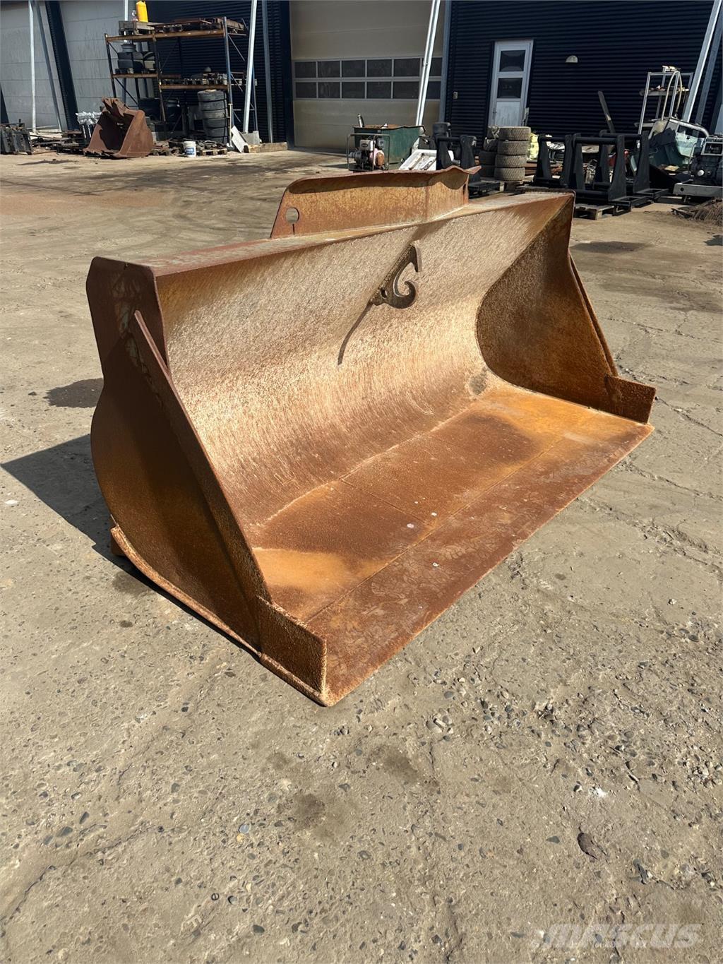 Volvo 2500mm Kniver