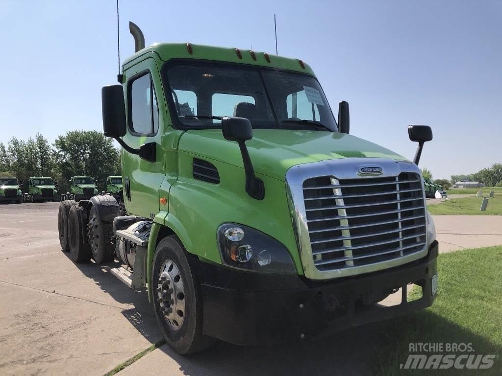 Freightliner CA113 Trekkvogner