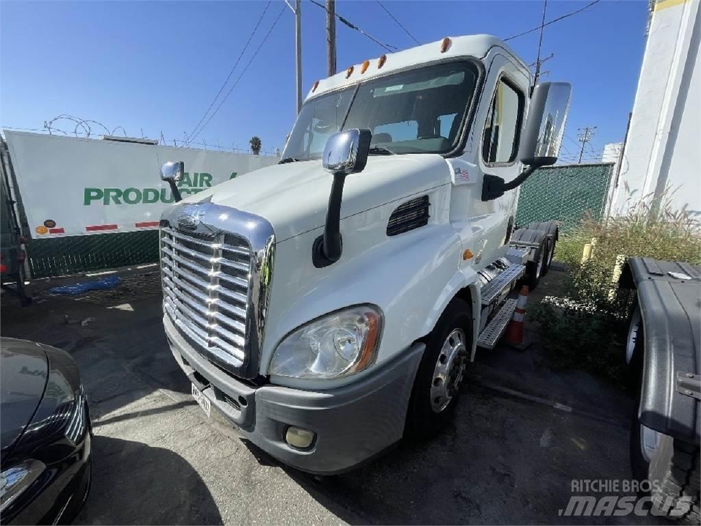 Freightliner CA113 Trekkvogner