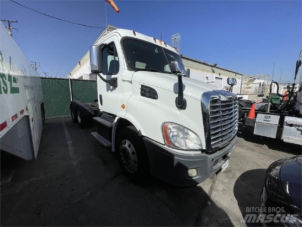 Freightliner CA113 Trekkvogner