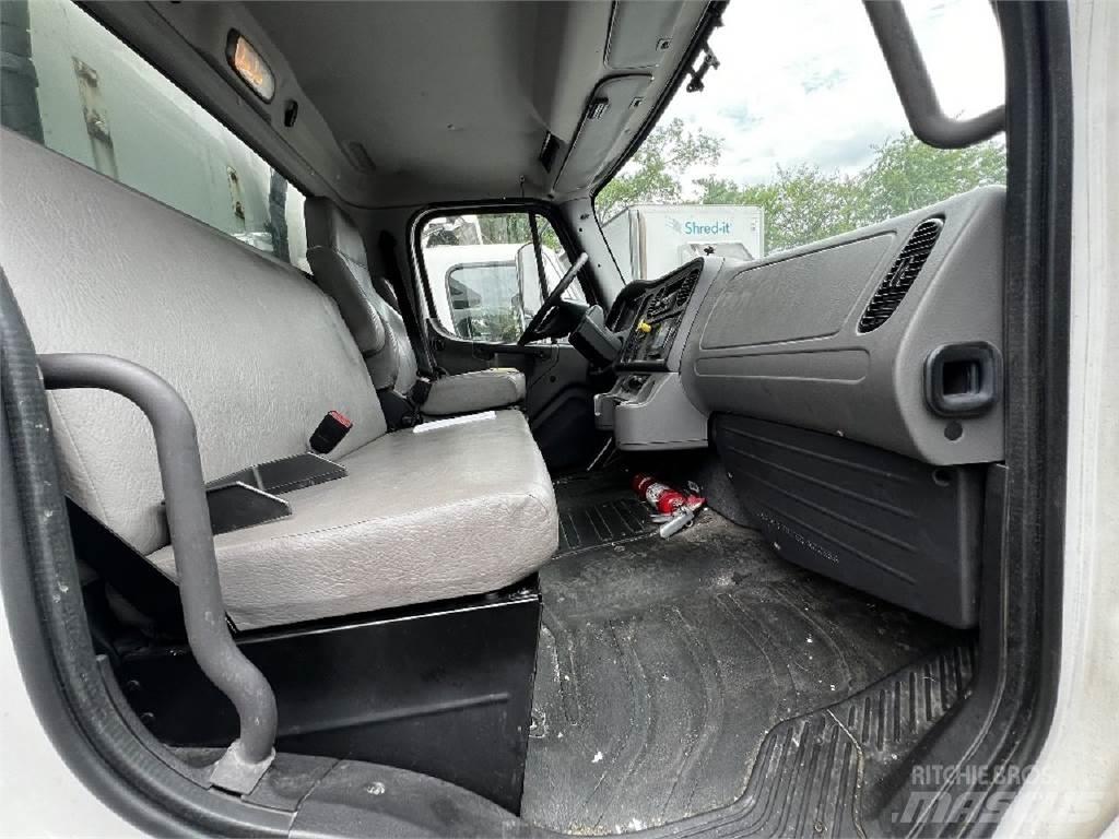 Freightliner M2-106 Skapbiler
