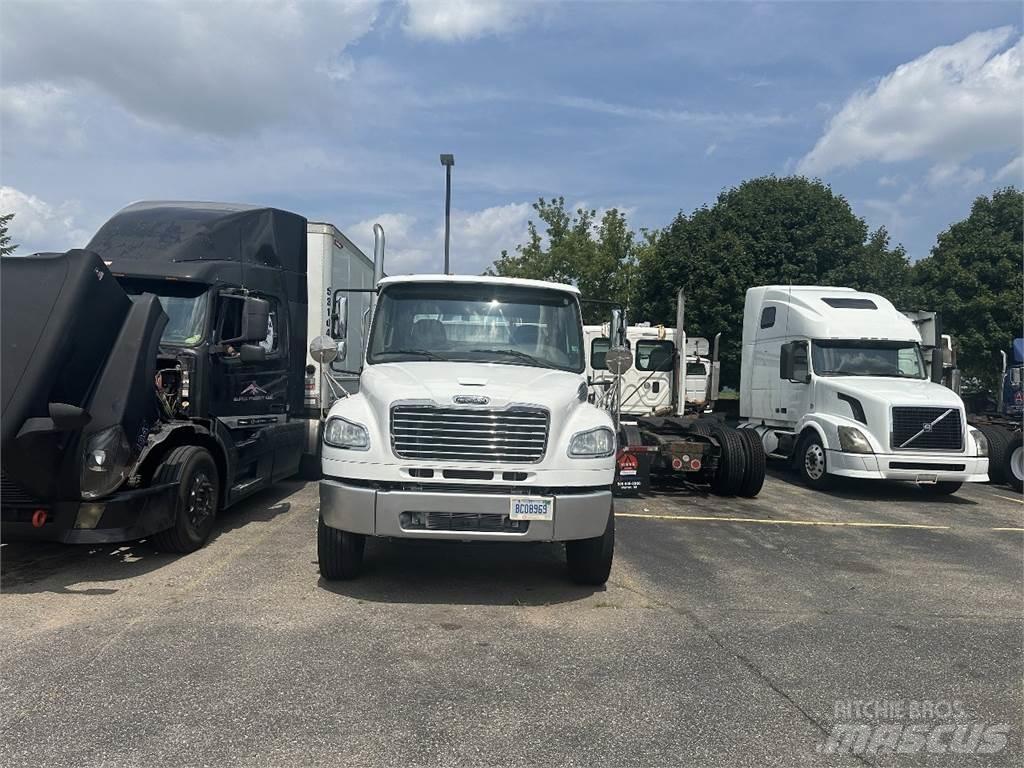 Freightliner M2 106 Trekkvogner