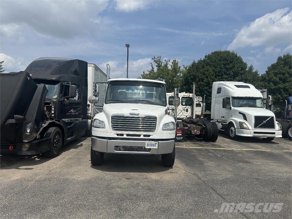 Freightliner M2 106 Trekkvogner