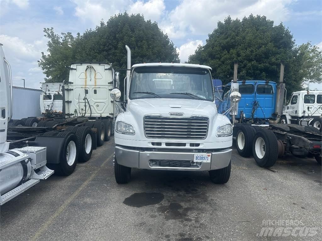 Freightliner M2 106 Trekkvogner