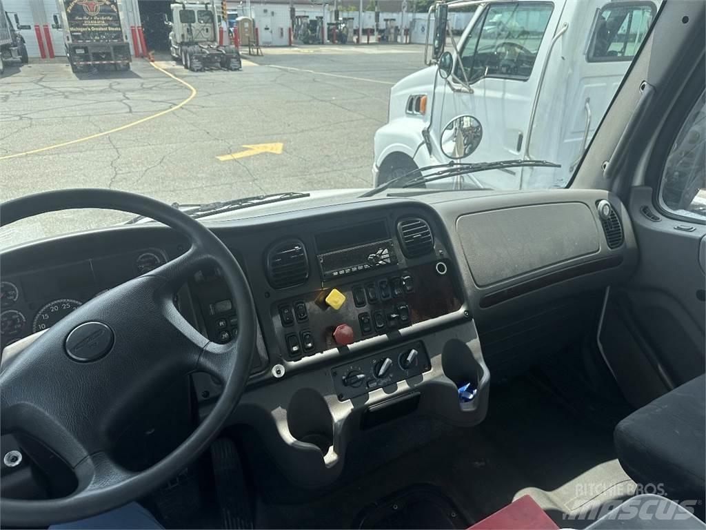 Freightliner M2 106 Trekkvogner