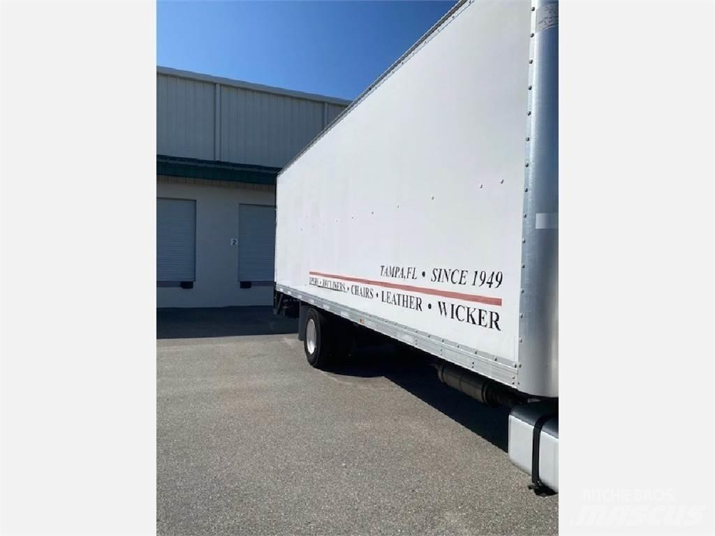 Freightliner M2 106 Skapbiler