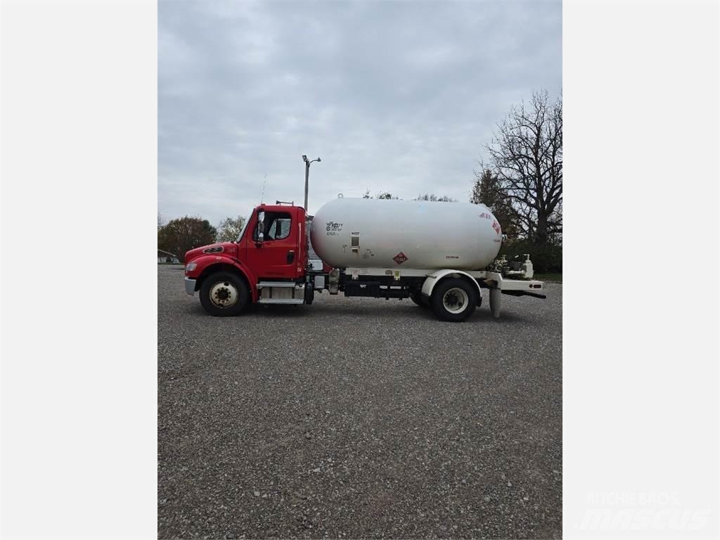 Freightliner M2 106 Andre lastebiler