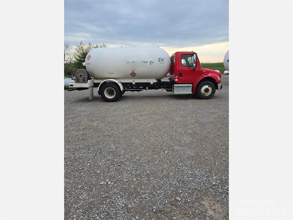 Freightliner M2 106 Andre lastebiler