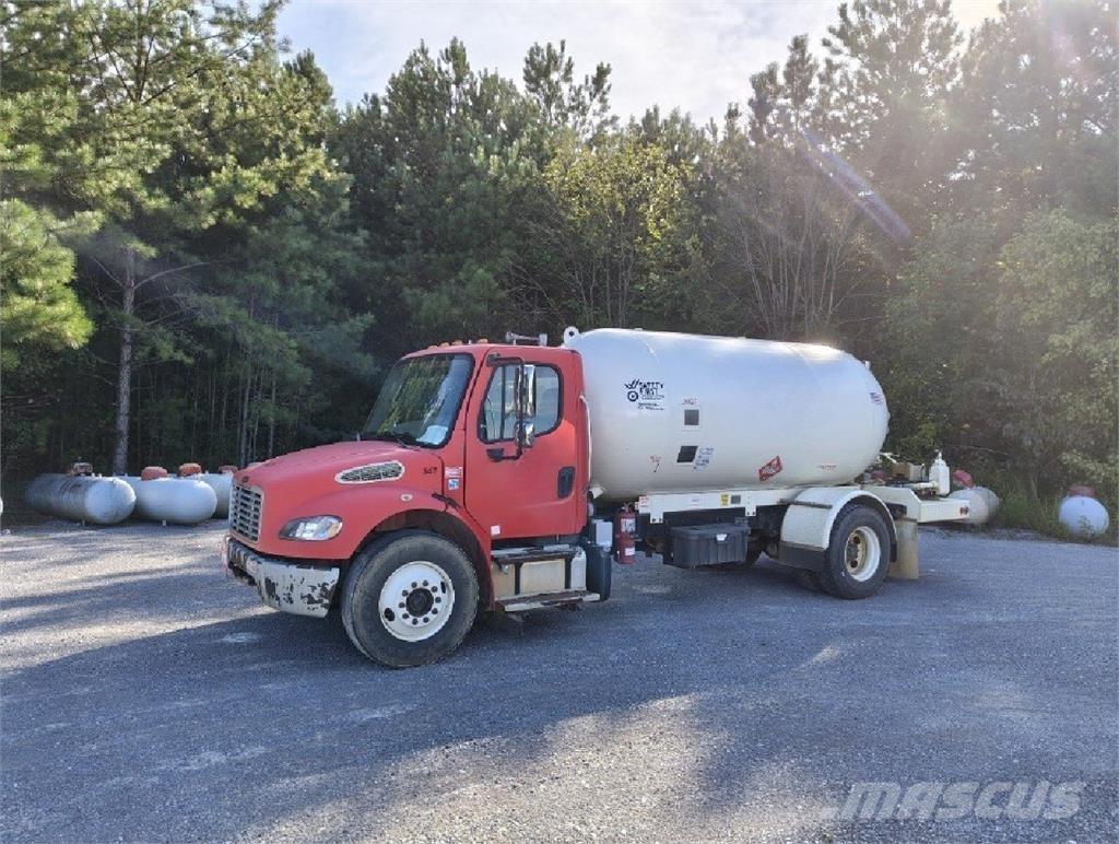 Freightliner M2 106 Andre lastebiler