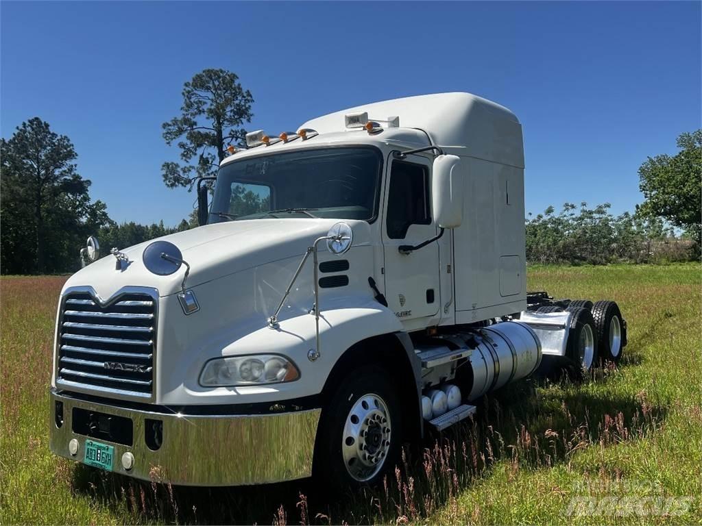 Mack CXU 613 Trekkvogner