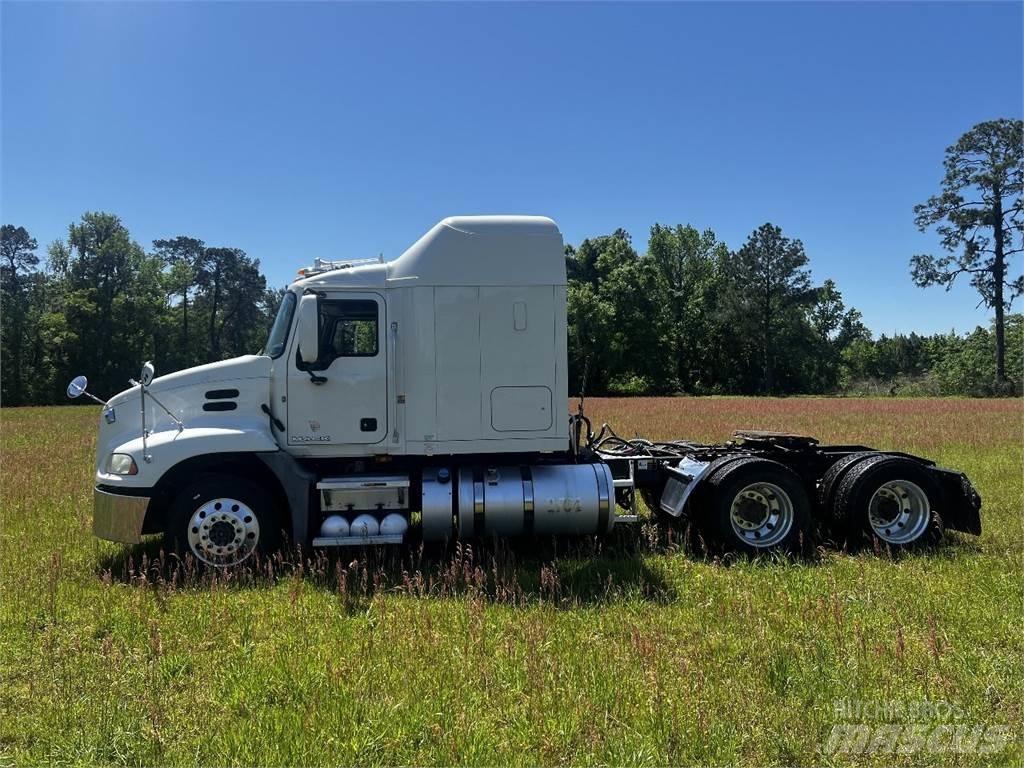 Mack CXU 613 Trekkvogner