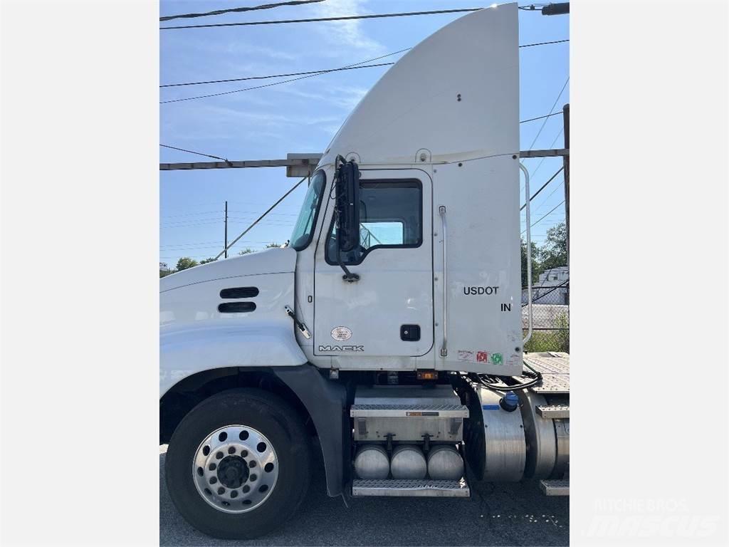 Mack CXU613 Trekkvogner