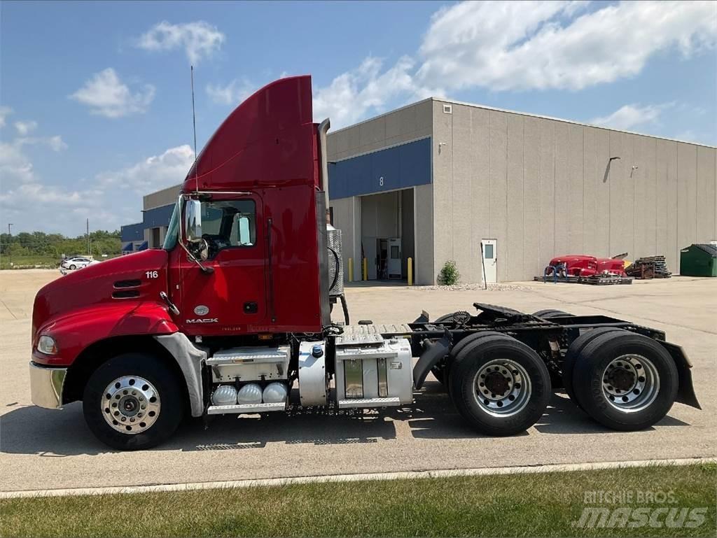 Mack CXU613 Trekkvogner
