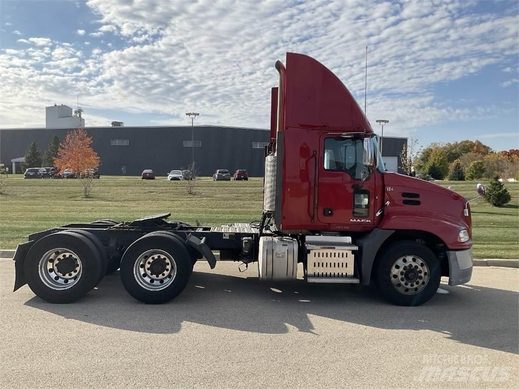 Mack CXU613 Trekkvogner