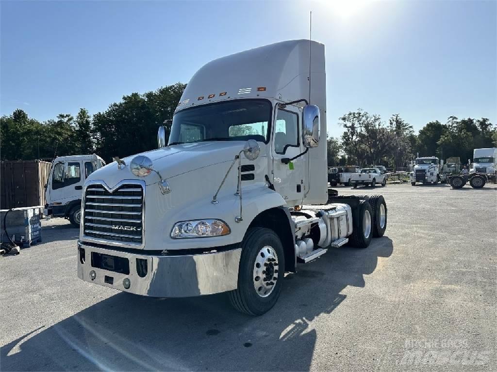Mack CXU613 Trekkvogner