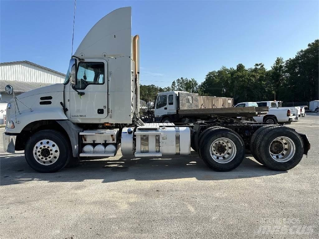 Mack CXU613 Trekkvogner