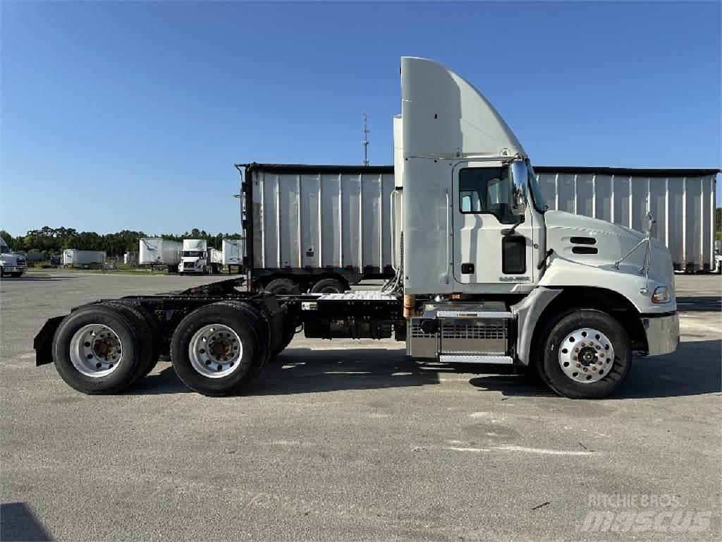 Mack CXU613 Trekkvogner