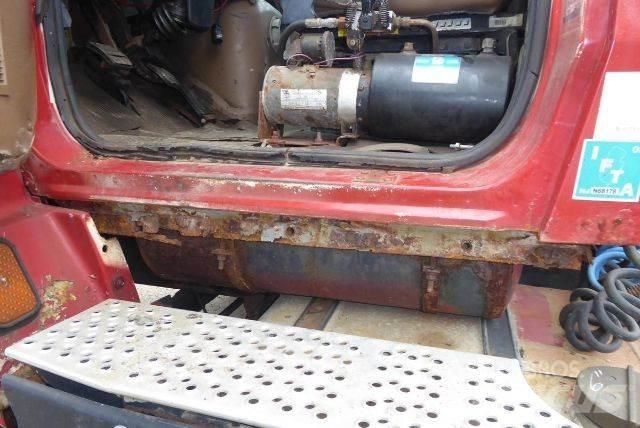 Ford L9000 Chassis