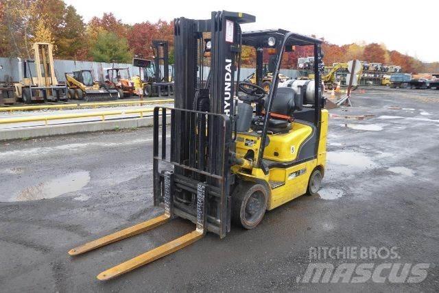Hyundai 25LC-7A Gaffeltrucker - Annet