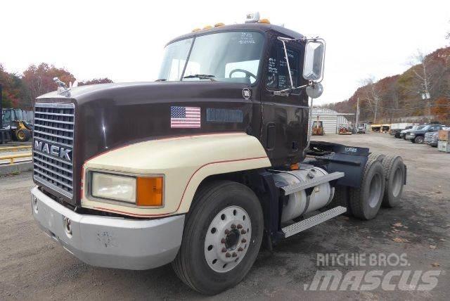 Mack CH613 Chassis