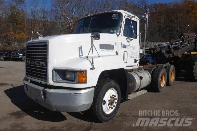 Mack CH613 Chassis