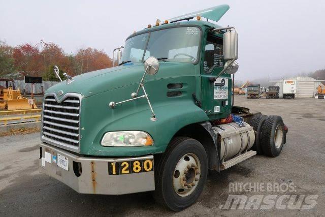 Mack CXN612 Chassis