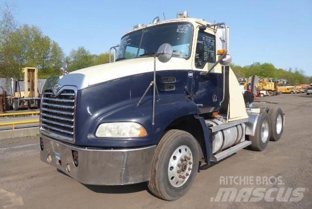 Mack CXN613 Chassis