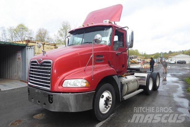 Mack CXN613 Chassis