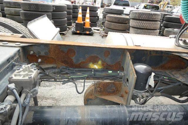 Mack CXN613 Chassis