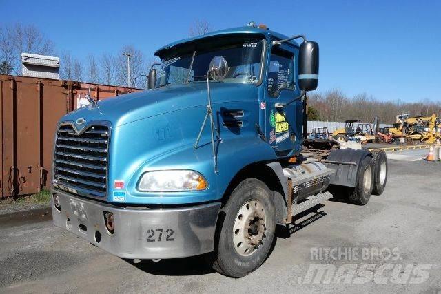 Mack CXN613 Chassis