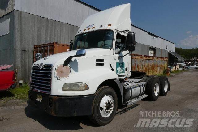 Mack CXN613 Chassis
