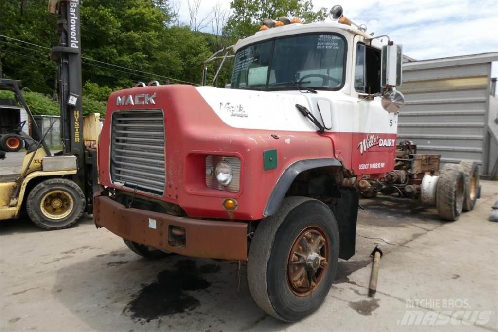Mack DM688X Chassis