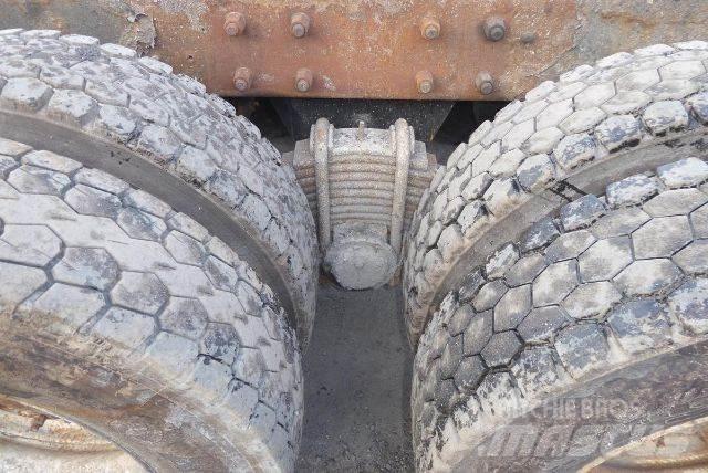 Mack MR688S Chassis