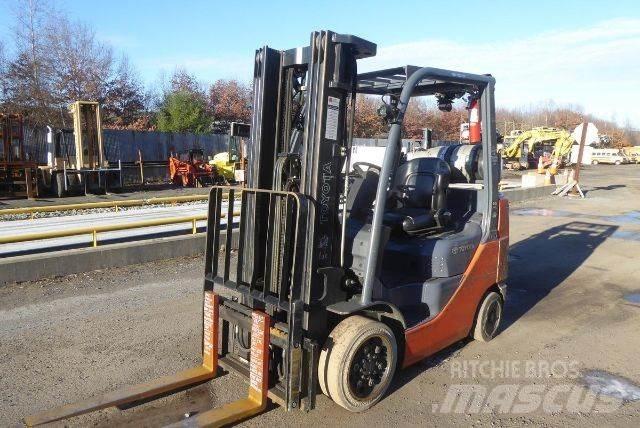 Toyota 8FGCU25 Gaffeltrucker - Annet