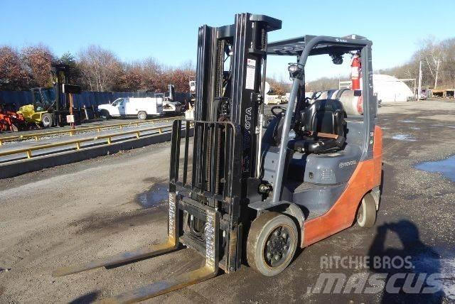 Toyota 8FGCU25 Gaffeltrucker - Annet