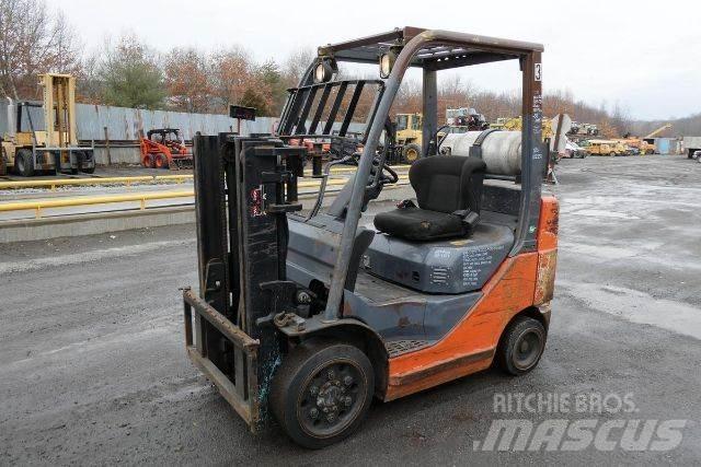 Toyota 8FGCU25 Gaffeltrucker - Annet