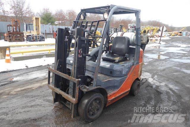 Toyota 8FGCU25 Gaffeltrucker - Annet