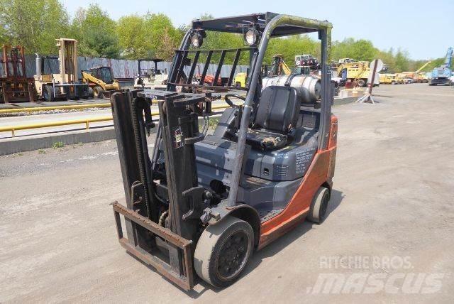 Toyota 8FGCU25 Gaffeltrucker - Annet
