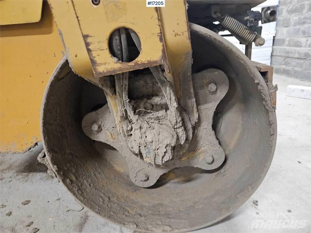 CAT CB24 Tandem Valser