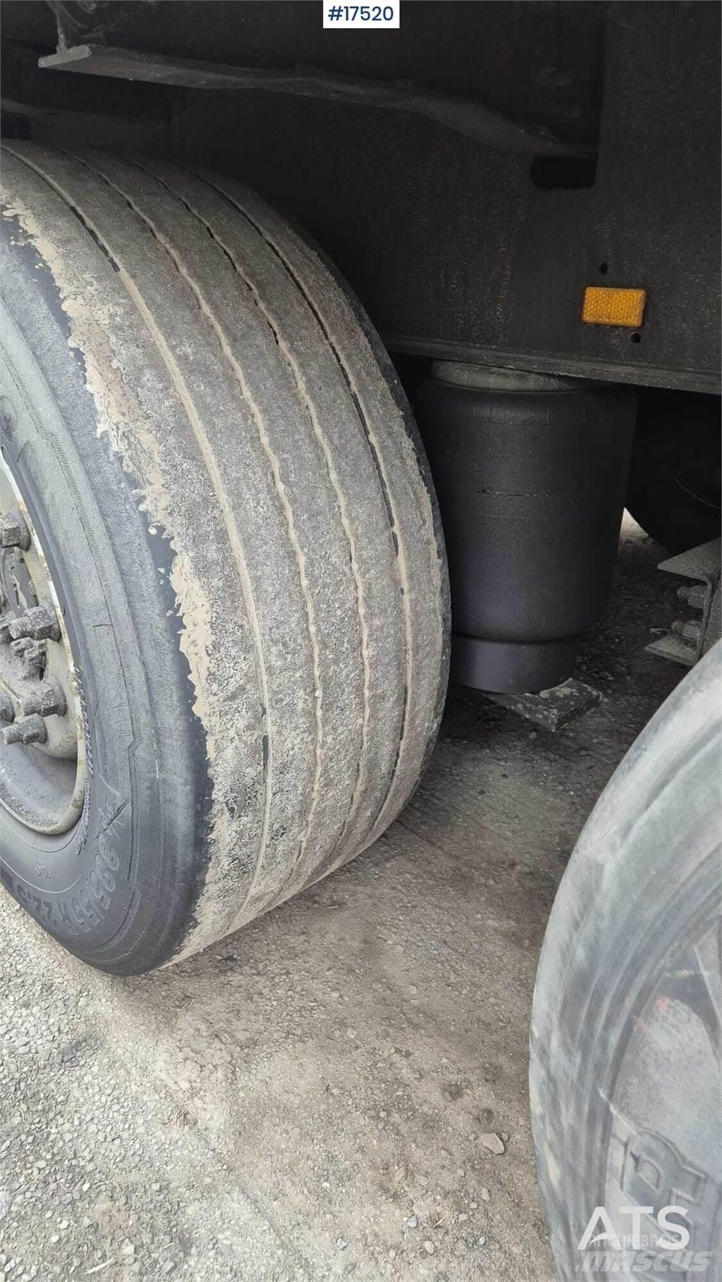 Schmitz SKO 24 Gardintrailer