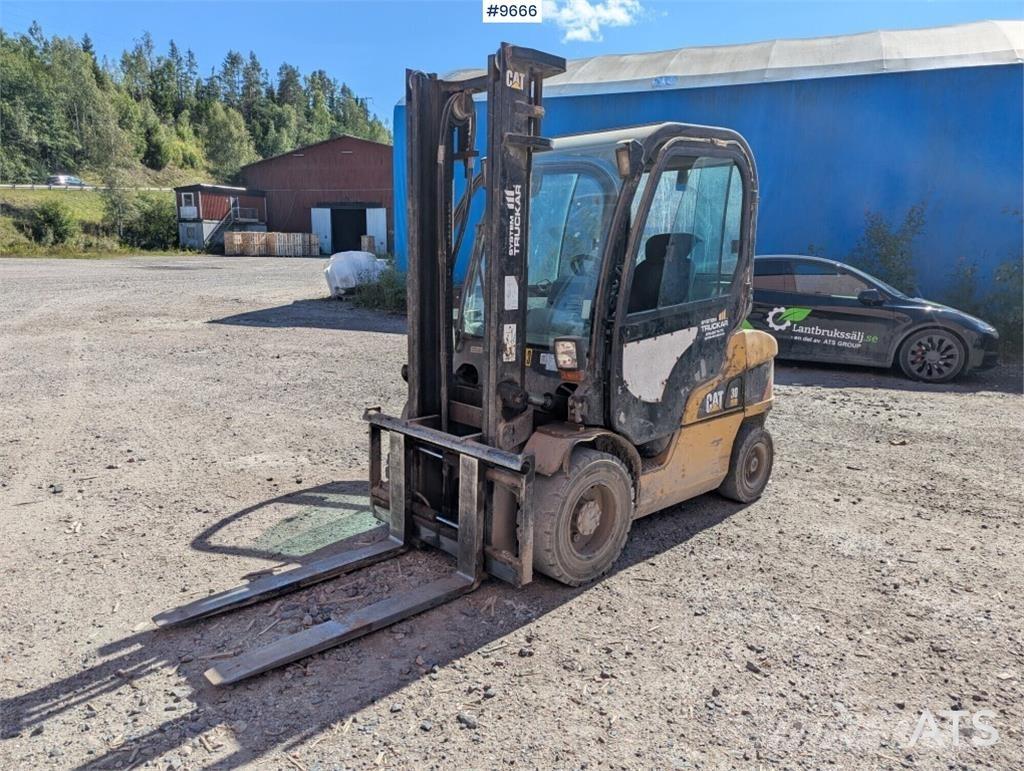 CAT DP30N Diesel Trucker
