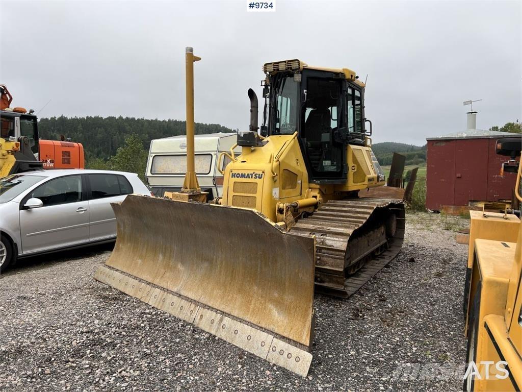 Komatsu D51PX-22 Dozere Beltegående