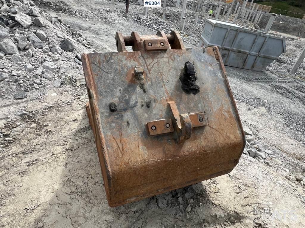 Komatsu PC210LC-8 Beltegraver