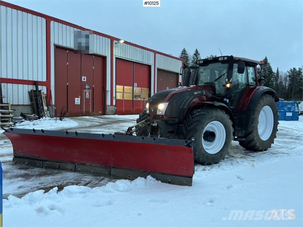 Valtra T213 Traktorer