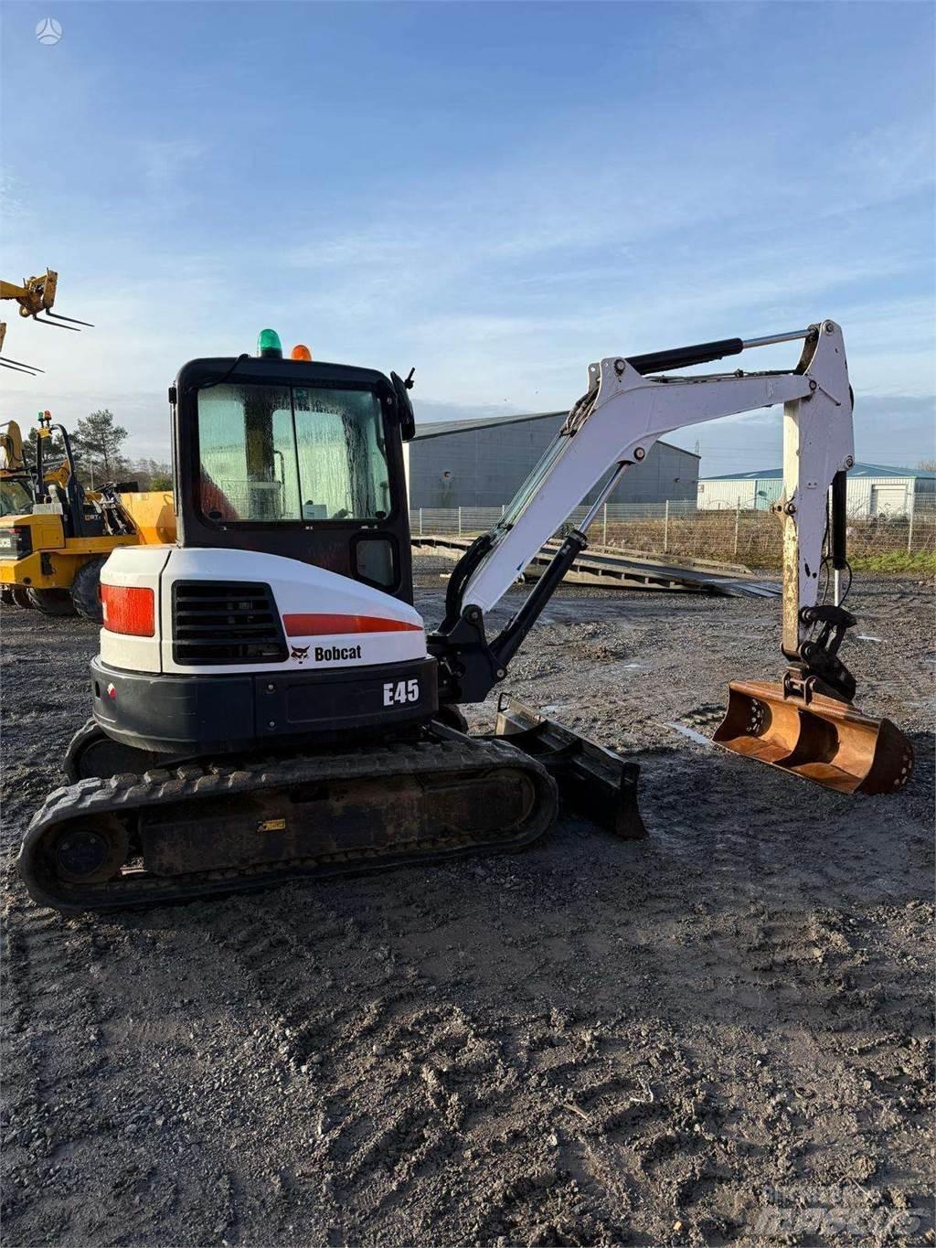 Bobcat E45 Beltegraver