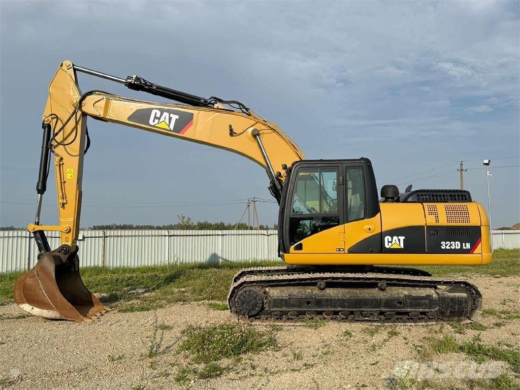 CAT 323 D Beltegraver