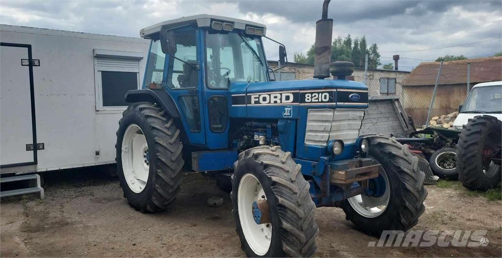 Ford 8210 Traktorer